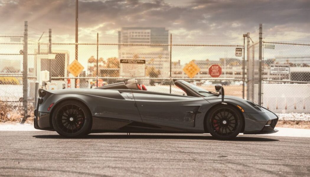 Pagani Huayra Roadster bất ngờ được rao bán