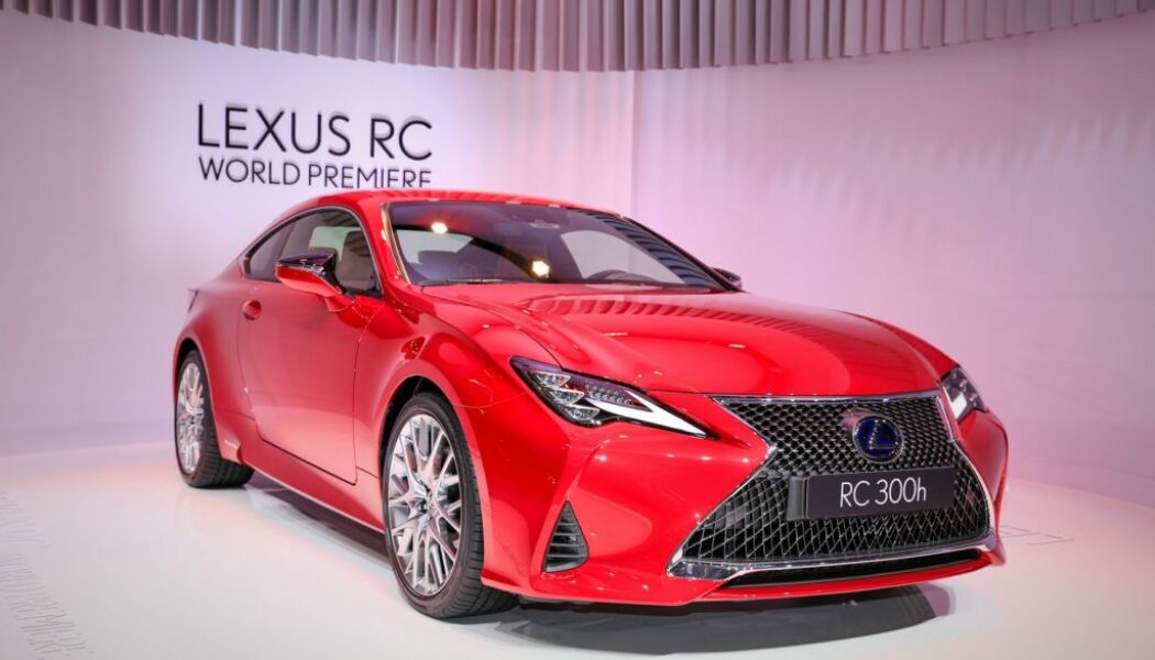 Lexus ra mắt phiên bản RC facelift tại Paris Motorshow