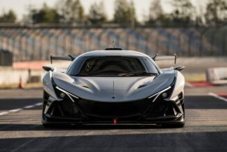 Siêu xe Apollo Intensa Emozione dần được hoàn thiện trên đường đua