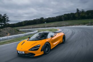 Xem McLaren 720S chinh phục đường đua Nurburgring