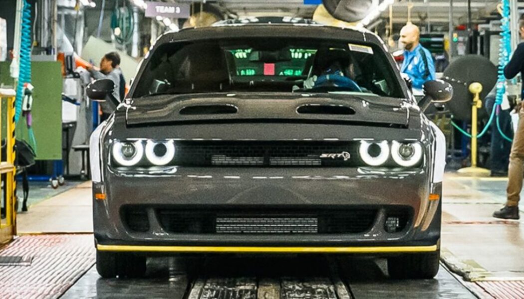 Dodge Challenger Hellcat Redeye trở thành “hậu duệ” của Demon