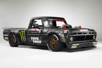 Ken Block kỷ niệm 10 trình diễn bằng mẫu bán tải Hoonitruck