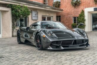 Pagani Huayra mang gói trang bị Tempesta được rao bán