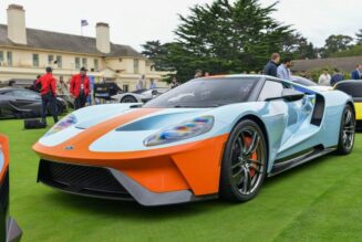 Siêu xe Ford GT 2017 với màu sơn hoài cổ được mang lên sàn đấu giá