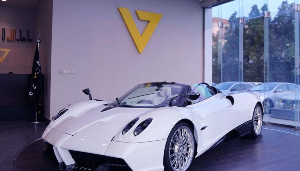 Chiếc Pagani Huayra Roadster đầu tiên xuất xưởng được rao bán