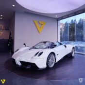 Chiếc Pagani Huayra Roadster đầu tiên xuất xưởng được rao bán