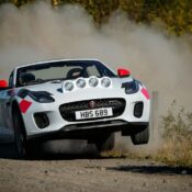 Jaguar F-Type trở thành xe đua đường trường