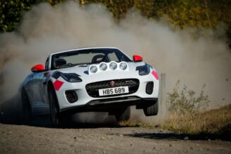 Jaguar F-Type trở thành xe đua đường trường