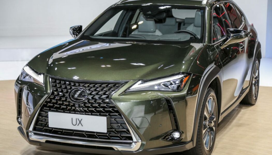 Xe sang gầm cao cỡ nhỏ Lexus UX ra mắt tại Malaysia