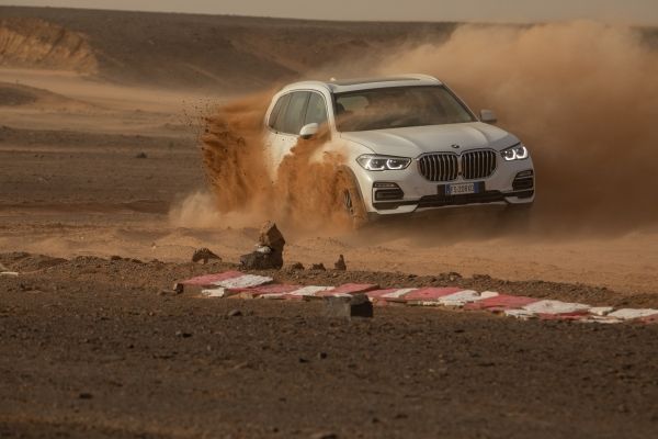 P90329942_lowRes_the-new-bmw-x5-at-fu.jpg