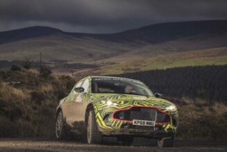 Aston Martin thử nghiệm SUV DBX tại Xứ Wales