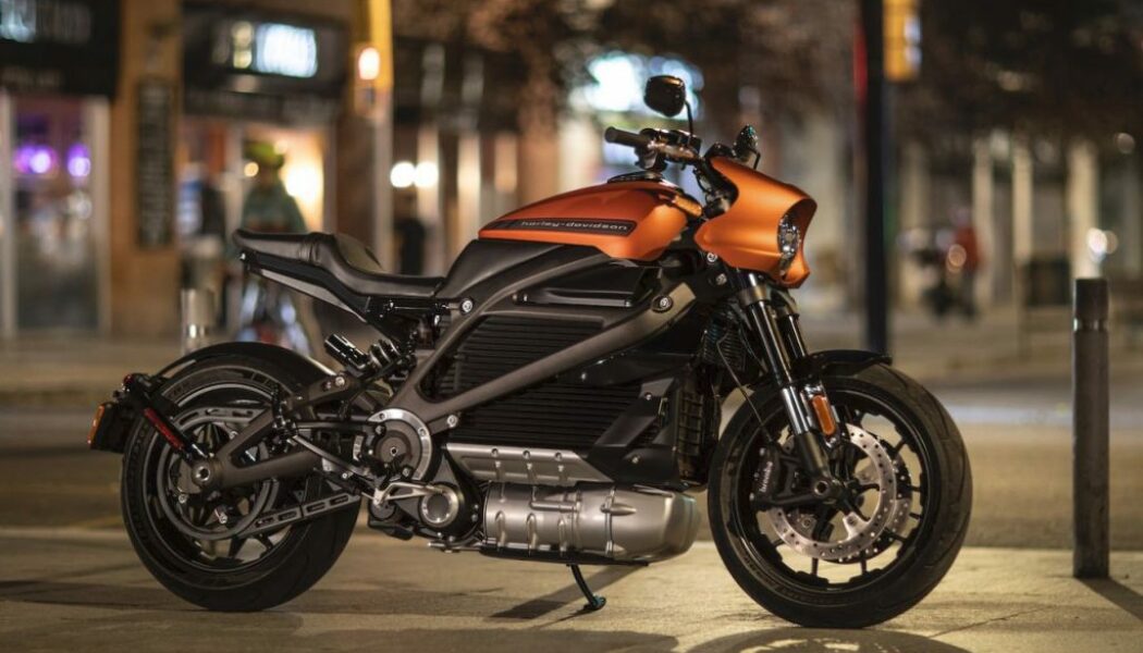 Mô tô điện Harley-Davidson LiveWire có giá từ 29.799 USD, đi được liên tục 177 km