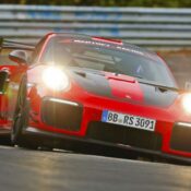 Porsche 911 GT2 RS MR giành lại ngôi vương tại “Địa ngục xanh”