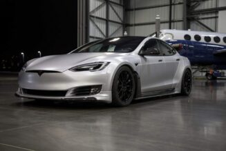 Bỏ ra hơn 50.000 USD để lắp gói độ widebody cho Tesla Model S