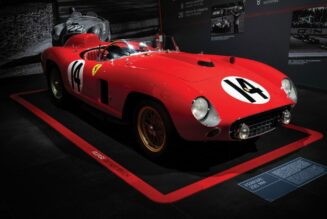 Ferrari 290 MM từng được lái bởi J.M.Fagio và Stirling Moss được bán đấu giá hơn 22 triệu Đô-la