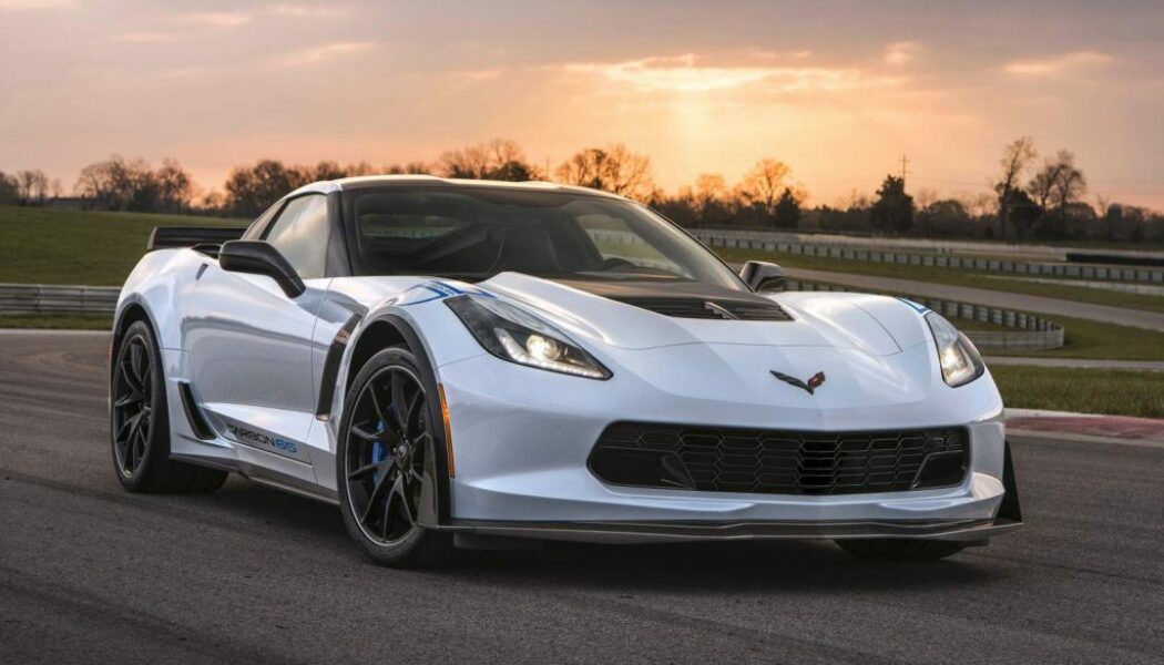 Chevrolet Corvette 2019 không cải tiến mà vẫn tăng giá