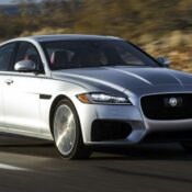 Jaguar XF 2019 có giá từ 50.000 USD, bổ sung cấu hình 300 Sport