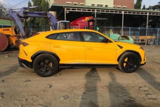 Thêm Lamborghini Urus màu vàng tuyệt đẹp về Việt Nam
