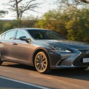 Lexus ES 2019 tại Việt Nam chốt giá 2,5 tỷ đồng cho bản cấu hình ES 250