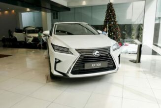 Lexus RX 300 2019 giá 3,04 tỷ đồng được trưng bày ở Việt Nam