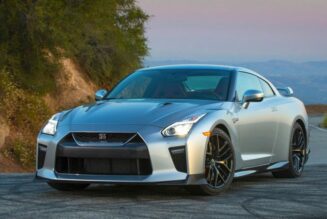 Nissan GT-R 2019 có giá 100.000 USD tại Mỹ