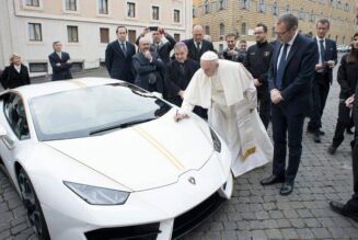 Cơ hội sở hữu Lamborghini Huracan của Giáo hoàng Francis với giá chỉ 10$!