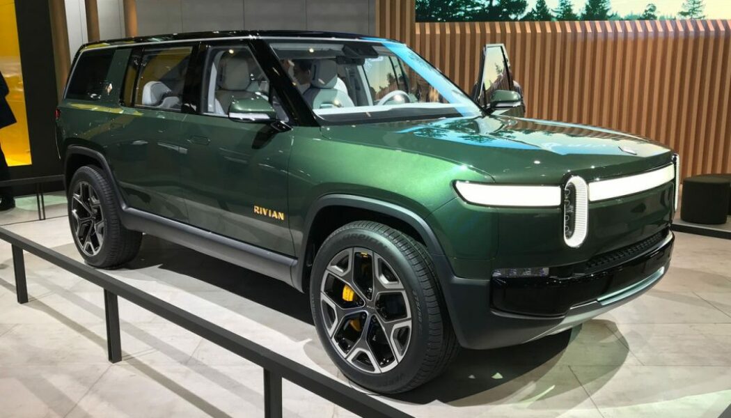 Rivian R1S – SUV chạy điện đẹp chẳng kém gì Land Rover