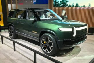 Rivian R1S – SUV chạy điện đẹp chẳng kém gì Land Rover