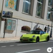 Porsche 911 Targa độ gói độ TechArt nổi bật với màu xanh khi xuống phố