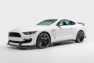 Ford Shelby GT350R cực hiếm được bán với giá bất ngờ