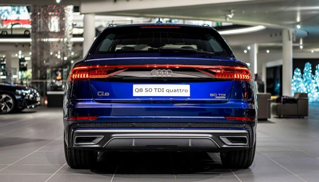 Audi Q8 với ngoại thất màu xanh sở hữu khoang nội thất bespoke