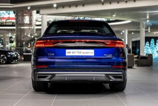 Audi Q8 với ngoại thất màu xanh sở hữu khoang nội thất bespoke