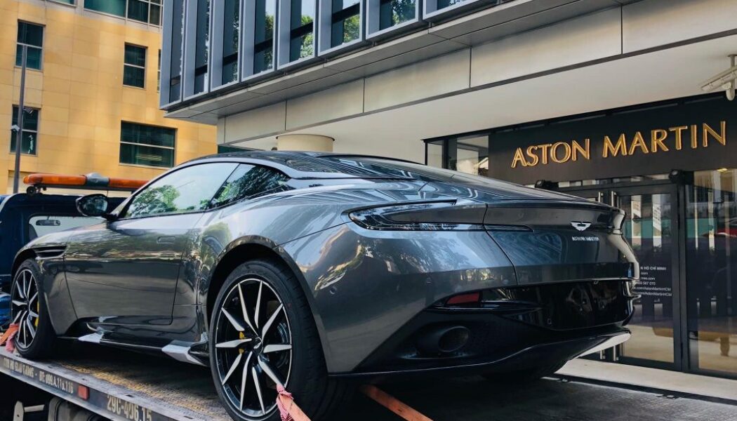 Aston Martin DB11 chính hãng về Việt Nam