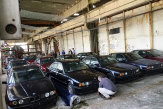 “Khai quật” kho xe BMW 5-Series E34 chưa sử dụng, bị lãng quên 25 năm