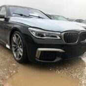 BMW M760Li xDrive đời cũ được đưa về Việt Nam