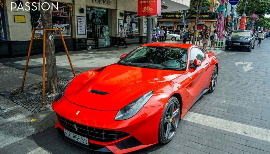 Ferrari F12 Berlinetta của đại gia Hà Nội dạo phố Sài Gòn dịp cuối năm