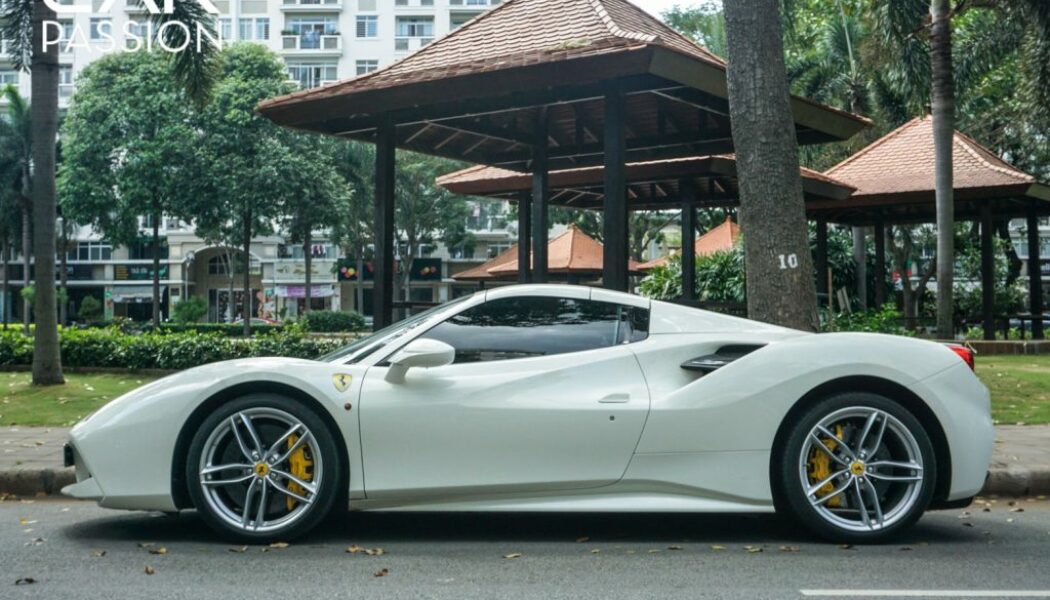 Bắt gặp Ferrari 488 Spider dạo phố Sài Gòn ngày cuối tuần