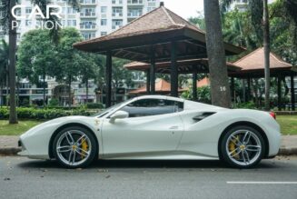 Bắt gặp Ferrari 488 Spider dạo phố Sài Gòn ngày cuối tuần