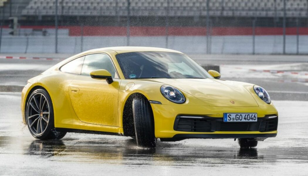 Wet Mode trên Porsche 911 thế hệ mới – một tính năng đột phá