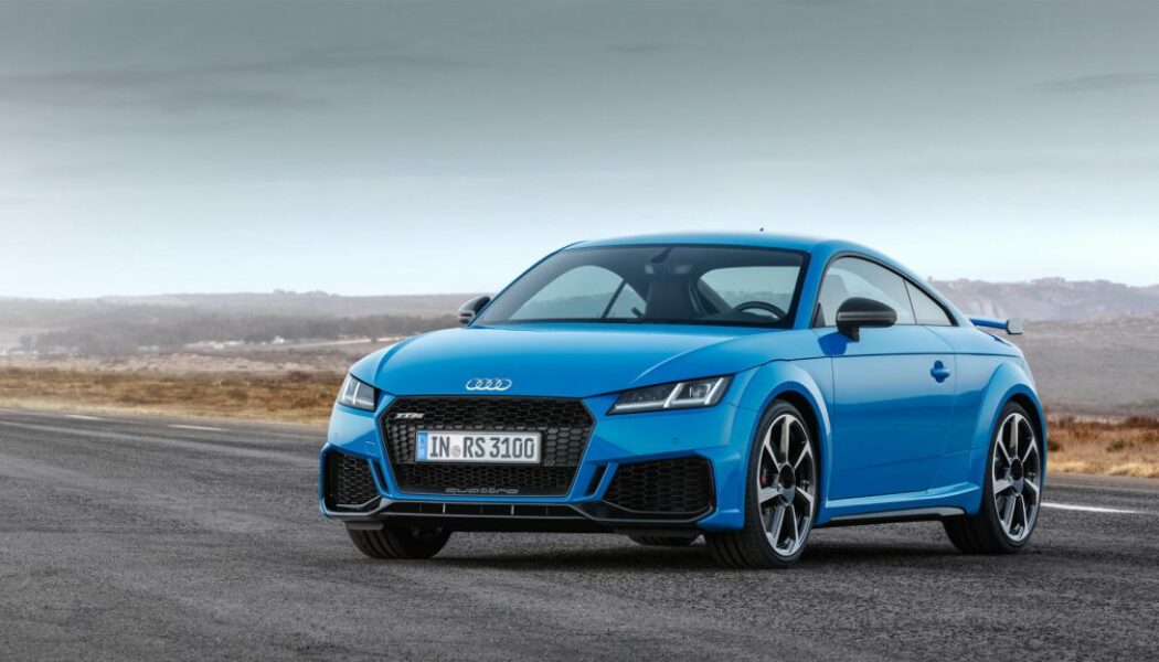 Audi ra mắt phiên bản facelift của TT RS Coupe và Roadster