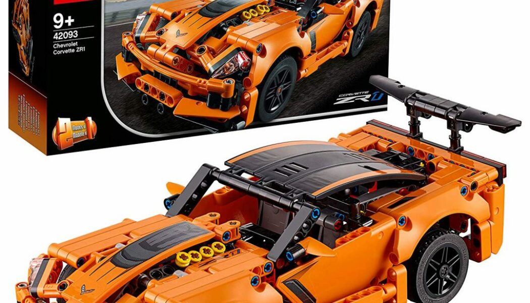 Lắp ráp LEGO Lancia Stratos từ những bộ phận của bộ LEGO Porsche 911 GT3 RS