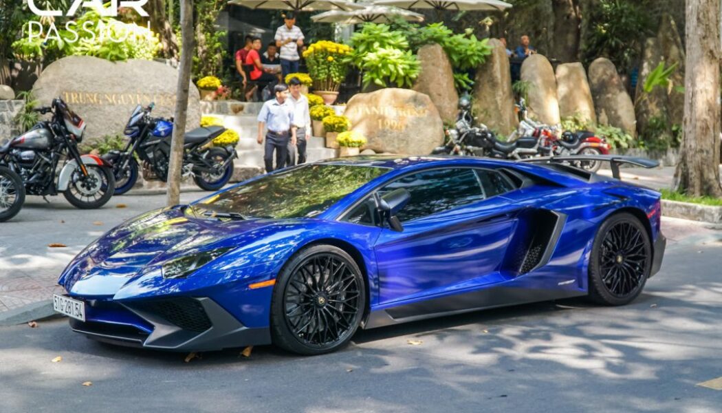 Lamborghini Aventador SV độc nhất Việt Nam xuống phố ngày đầu năm mới