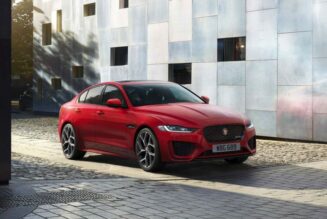 Jaguar XE 2020 cải tiến mạnh mẽ và hấp dẫn hơn