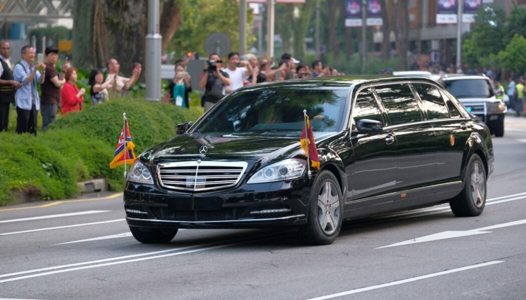 Kim Jong-un xuất hiện tại Hà Nội trong Mercedes-Benz S600 Pullman Guard bọc thép