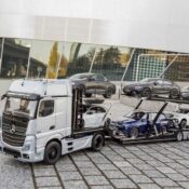 Mercedes-Benz ra mắt mô hình xe đầu kéo tỉ lệ 1:18