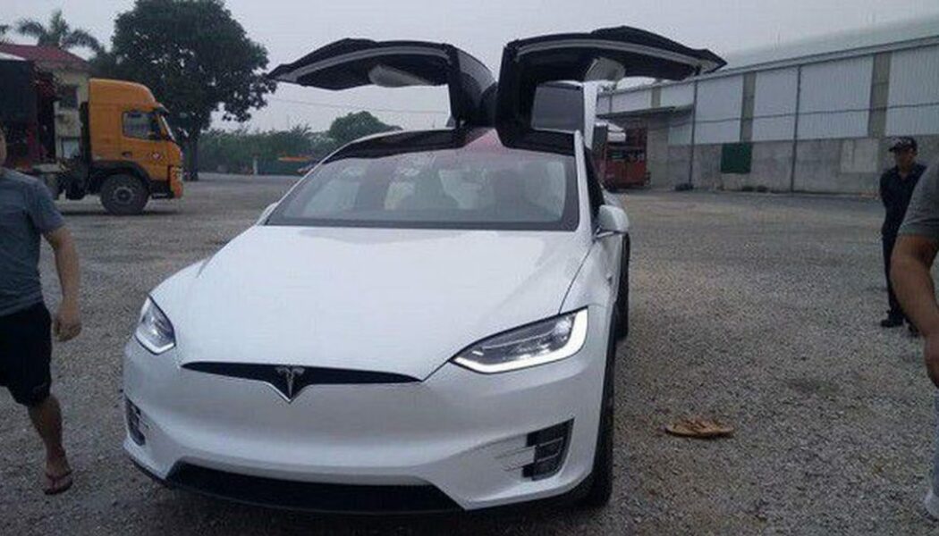 Tesla Model X P100D về Việt Nam, giá hơn 9 tỷ đồng