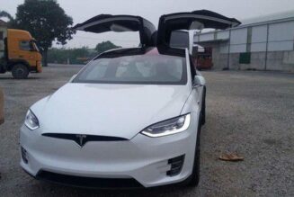 Tesla Model X P100D về Việt Nam, giá hơn 9 tỷ đồng