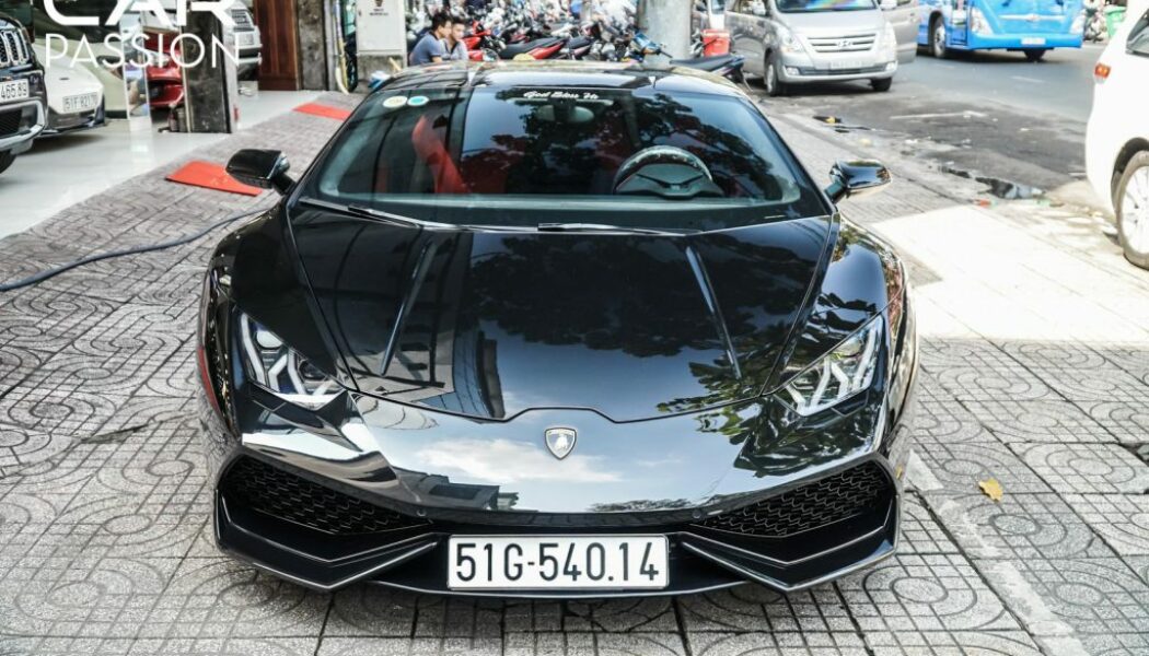 Cận cảnh Lamborghini Huracan LP610-4 màu đen duy nhất tại Việt Nam