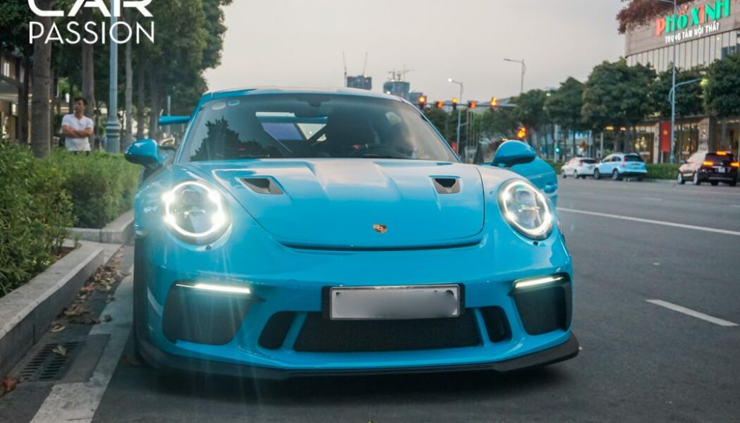 Bắt gặp Porsche 911 GT3 RS màu xanh Miami Blue độc nhất Việt Nam