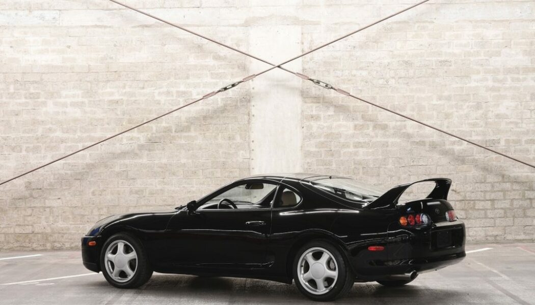 Toyota Supra Mk IV đời 1994 được rao bán với giá bất ngờ